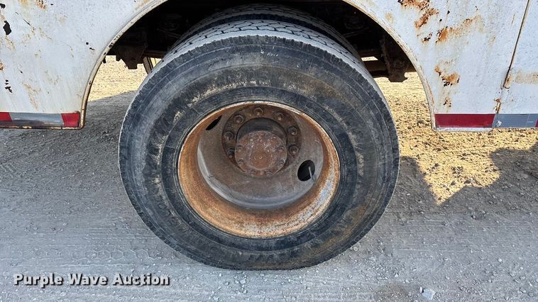 image for item FG0063 1995 Ford F700 fuel truck