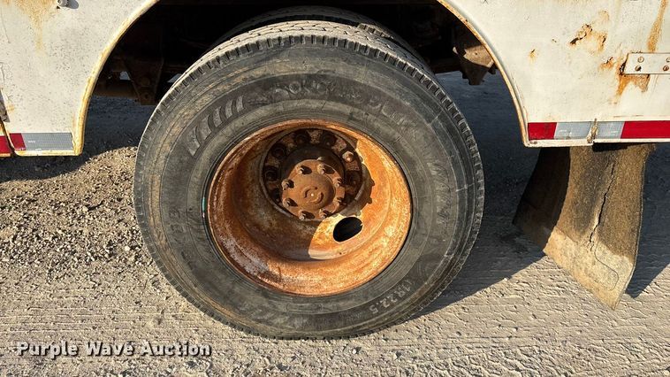 image for item FG0063 1995 Ford F700 fuel truck