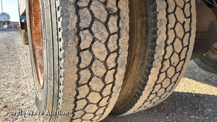 image for item FG0063 1995 Ford F700 fuel truck