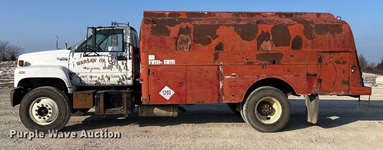 image for item FG0064 1991 GMC C6500 fuel truck