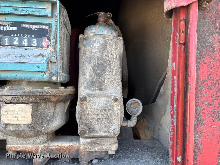 image for item FG0064 1991 GMC C6500 fuel truck