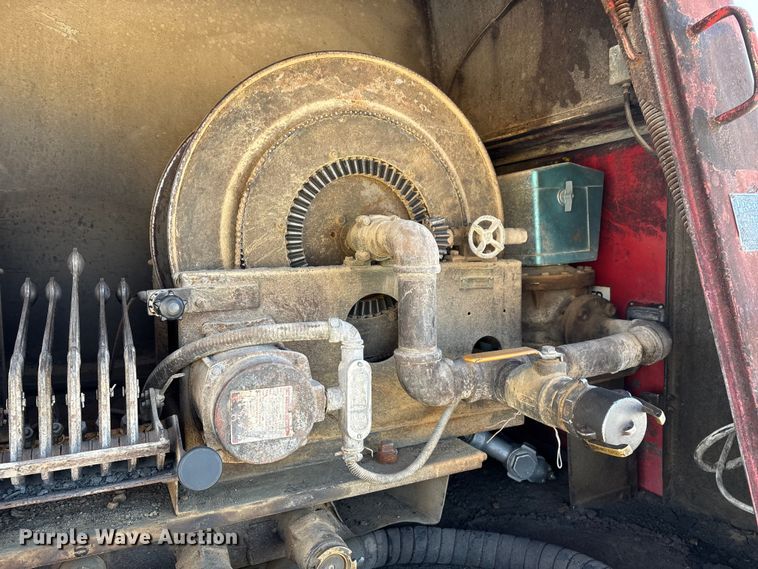 image for item FG0064 1991 GMC C6500 fuel truck