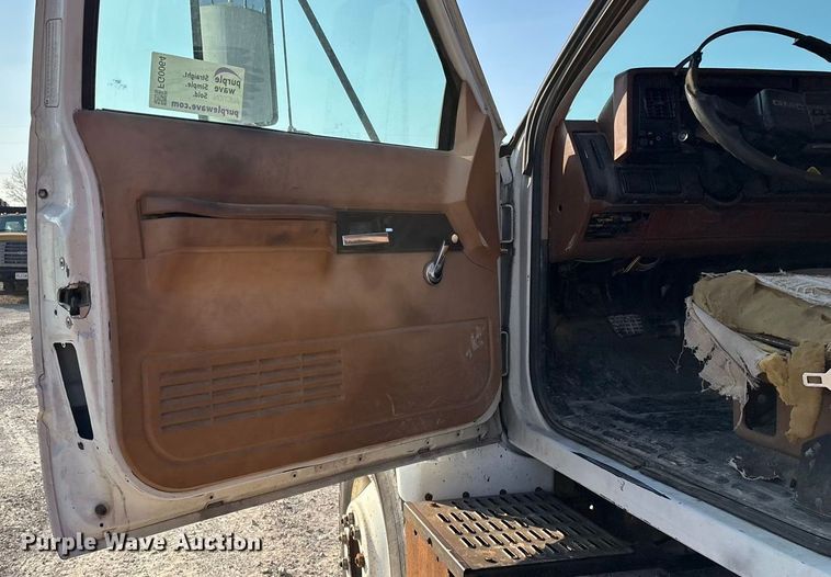 image for item FG0064 1991 GMC C6500 fuel truck