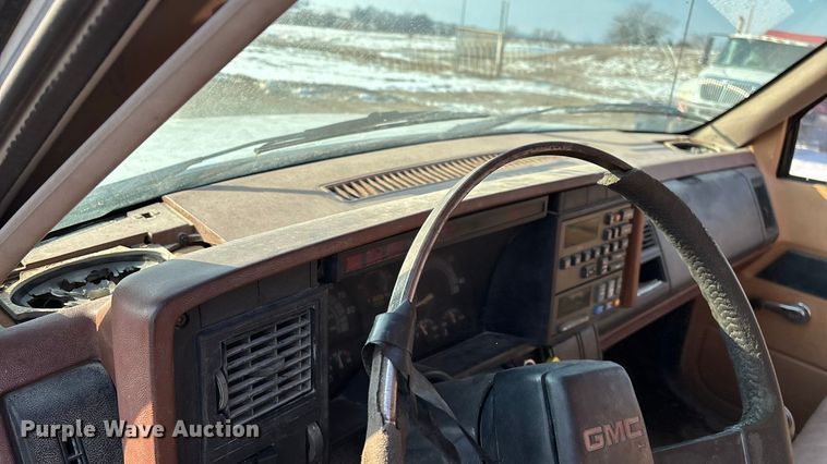 image for item FG0064 1991 GMC C6500 fuel truck