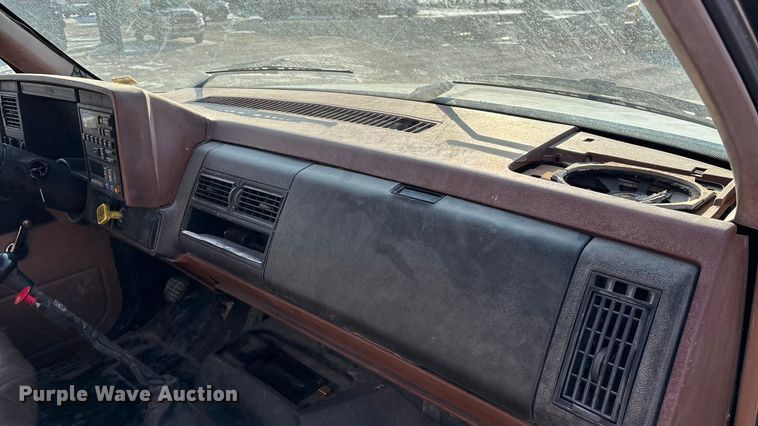 image for item FG0064 1991 GMC C6500 fuel truck