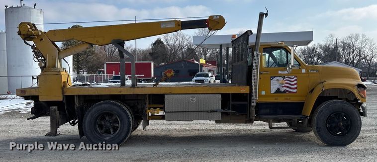 image for item FG0065 1996 Ford F-Series Flat bed truck with crane