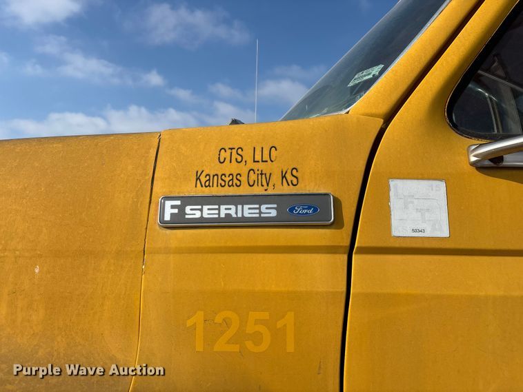 image for item FG0065 1996 Ford F-Series Flat bed truck with crane