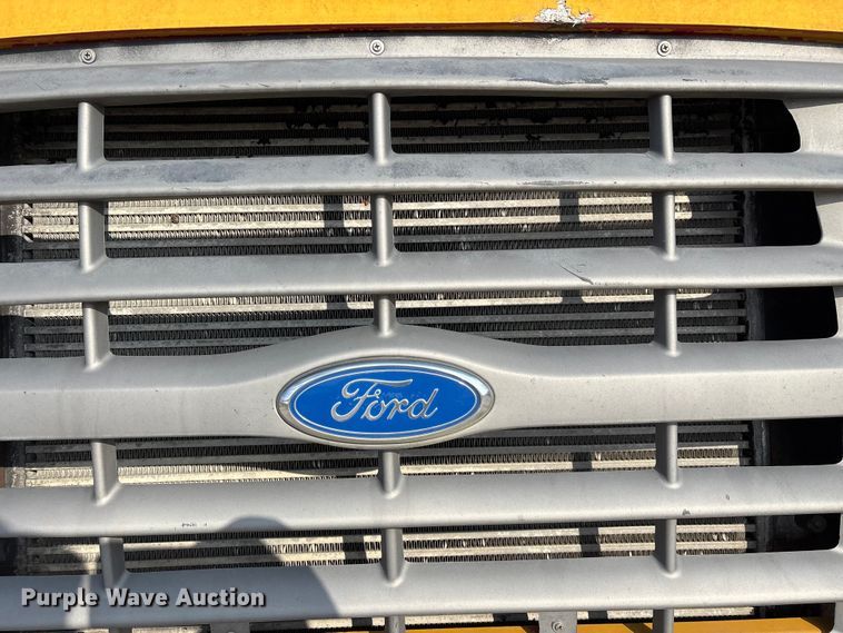 image for item FG0065 1996 Ford F-Series Flat bed truck with crane