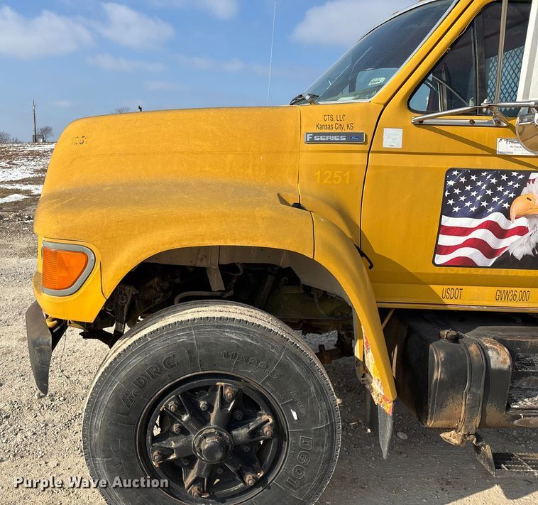 image for item FG0065 1996 Ford F-Series Flat bed truck with crane