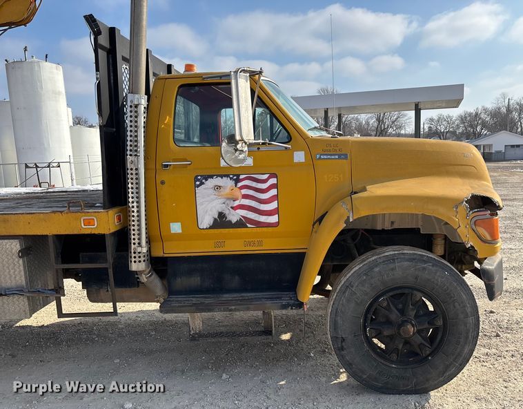 image for item FG0065 1996 Ford F-Series Flat bed truck with crane