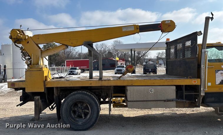 image for item FG0065 1996 Ford F-Series Flat bed truck with crane