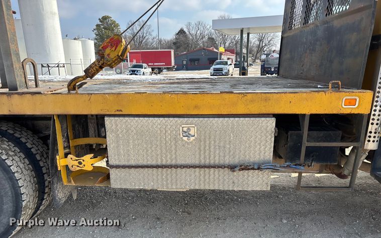 image for item FG0065 1996 Ford F-Series Flat bed truck with crane