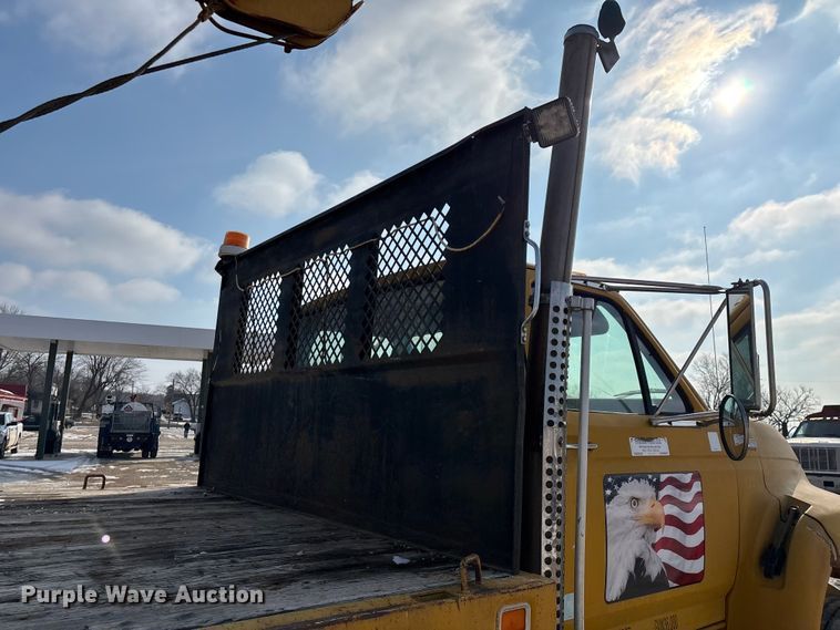 image for item FG0065 1996 Ford F-Series Flat bed truck with crane