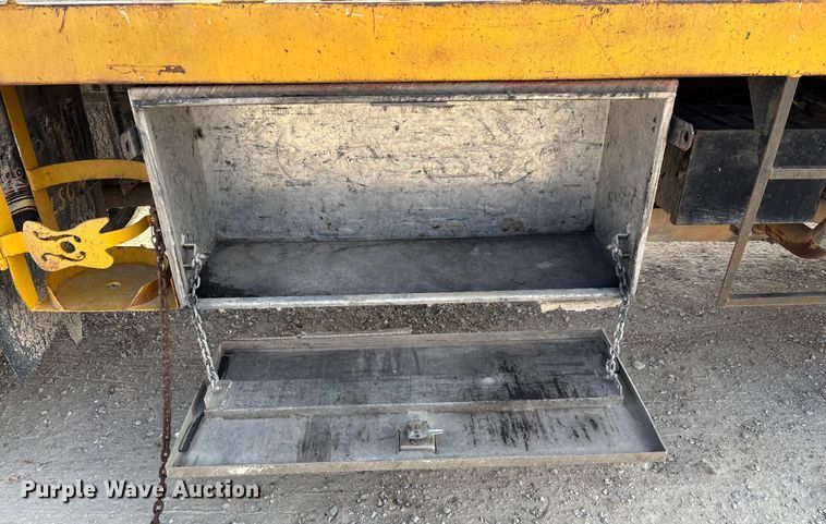 image for item FG0065 1996 Ford F-Series Flat bed truck with crane