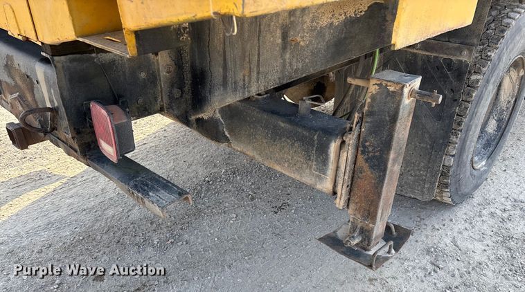 image for item FG0065 1996 Ford F-Series Flat bed truck with crane