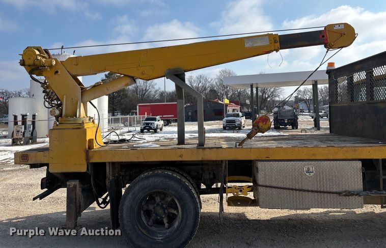 image for item FG0065 1996 Ford F-Series Flat bed truck with crane