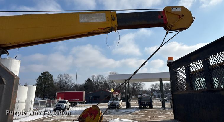 image for item FG0065 1996 Ford F-Series Flat bed truck with crane