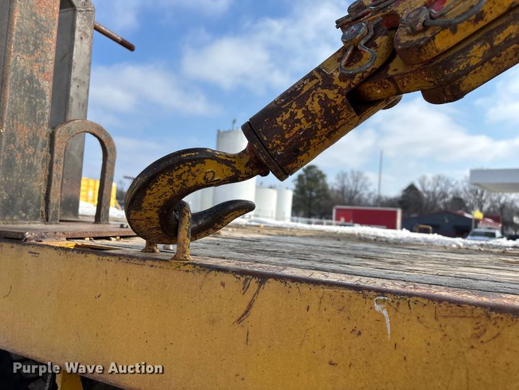 image for item FG0065 1996 Ford F-Series Flat bed truck with crane