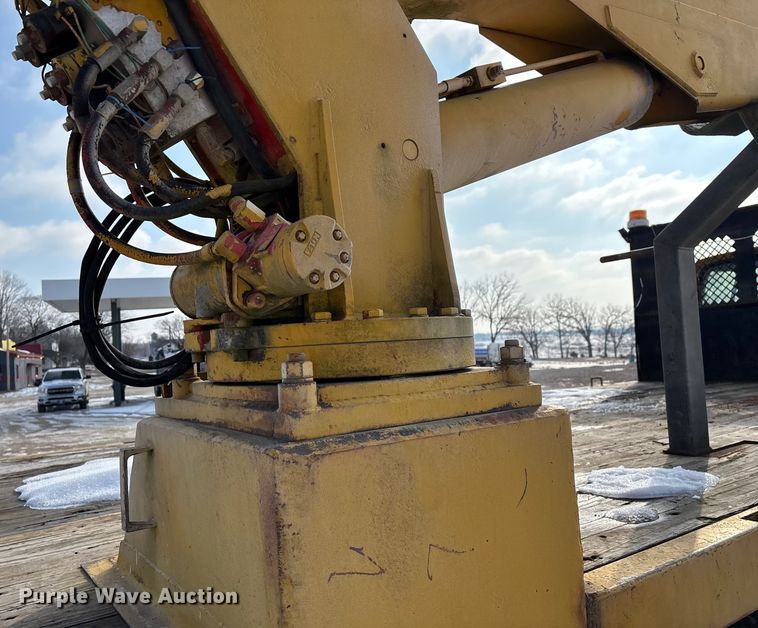 image for item FG0065 1996 Ford F-Series Flat bed truck with crane