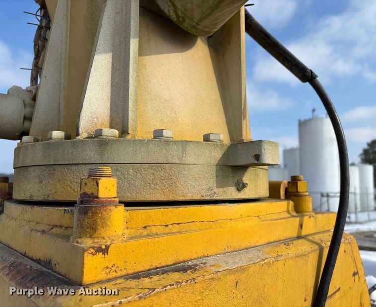 image for item FG0065 1996 Ford F-Series Flat bed truck with crane