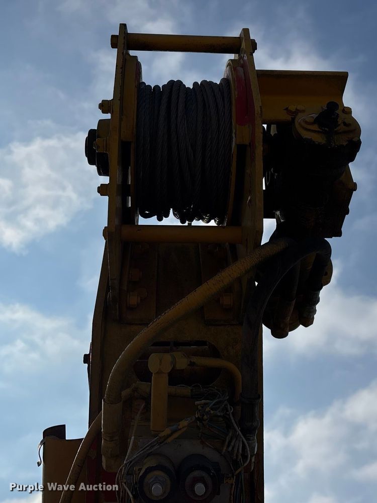 image for item FG0065 1996 Ford F-Series Flat bed truck with crane