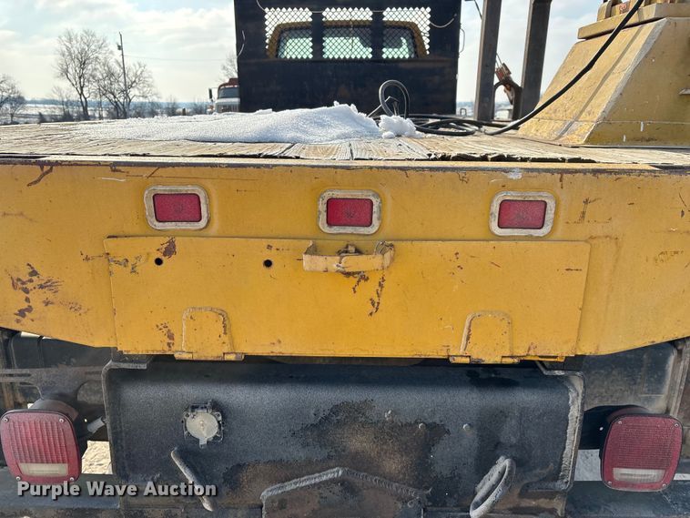 image for item FG0065 1996 Ford F-Series Flat bed truck with crane