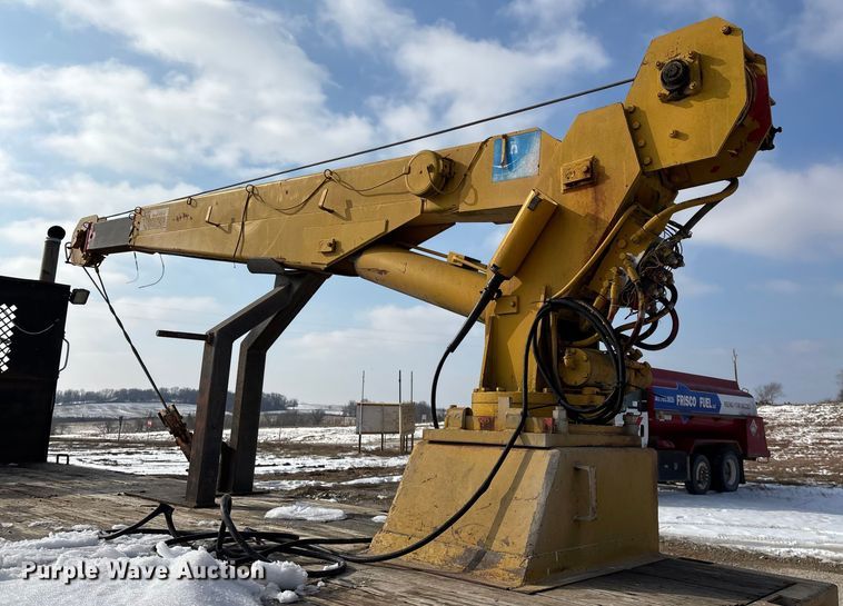 image for item FG0065 1996 Ford F-Series Flat bed truck with crane