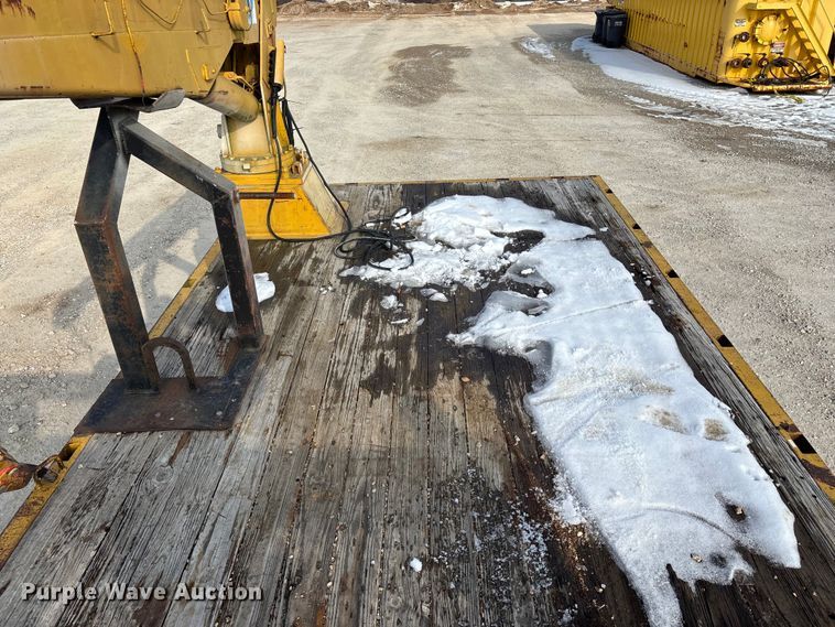 image for item FG0065 1996 Ford F-Series Flat bed truck with crane