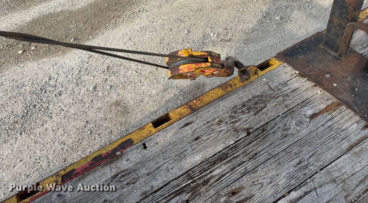 image for item FG0065 1996 Ford F-Series Flat bed truck with crane