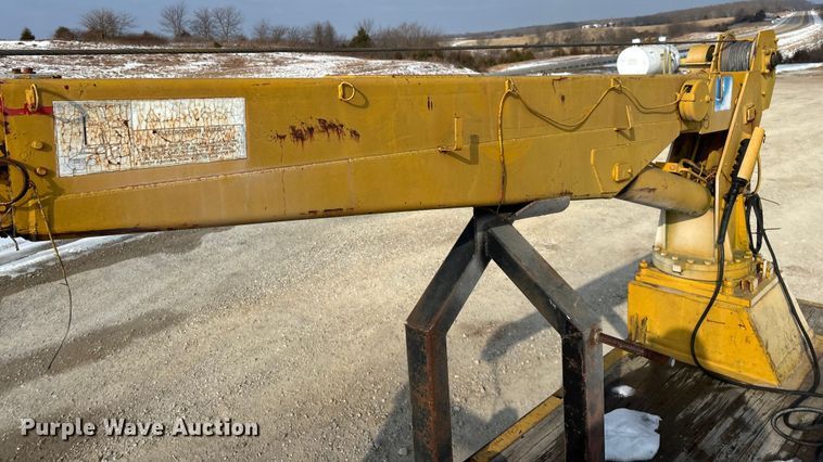 image for item FG0065 1996 Ford F-Series Flat bed truck with crane