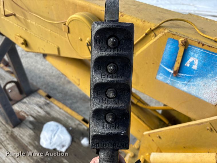 image for item FG0065 1996 Ford F-Series Flat bed truck with crane