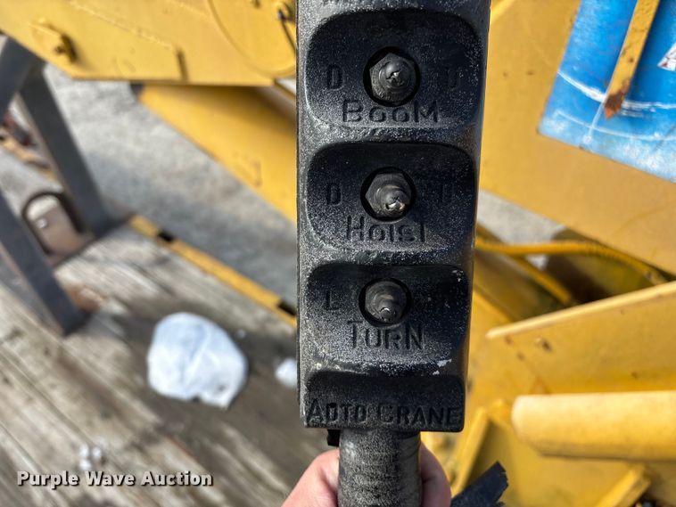 image for item FG0065 1996 Ford F-Series Flat bed truck with crane