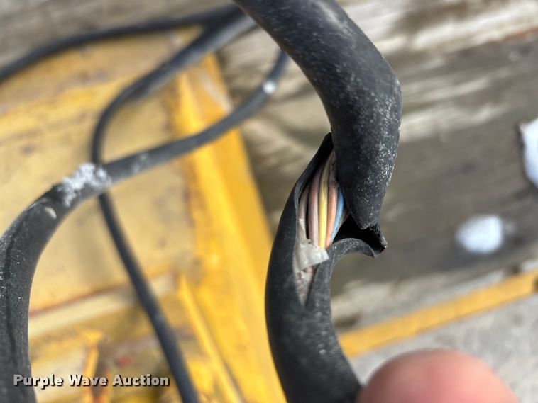 image for item FG0065 1996 Ford F-Series Flat bed truck with crane