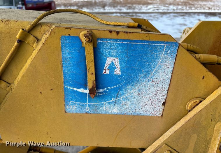 image for item FG0065 1996 Ford F-Series Flat bed truck with crane