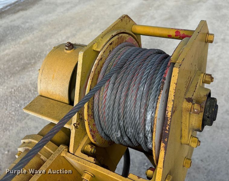 image for item FG0065 1996 Ford F-Series Flat bed truck with crane