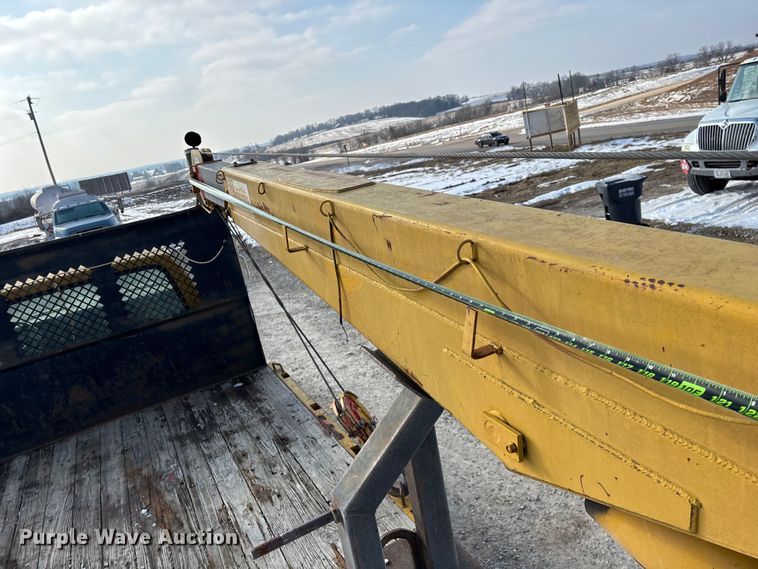 image for item FG0065 1996 Ford F-Series Flat bed truck with crane