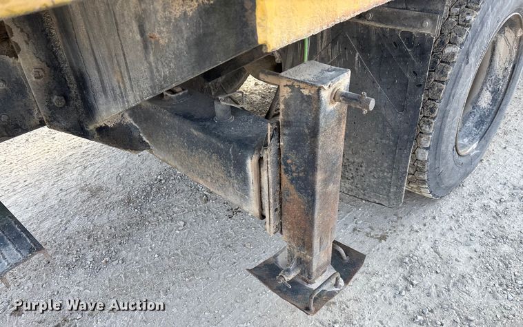 image for item FG0065 1996 Ford F-Series Flat bed truck with crane