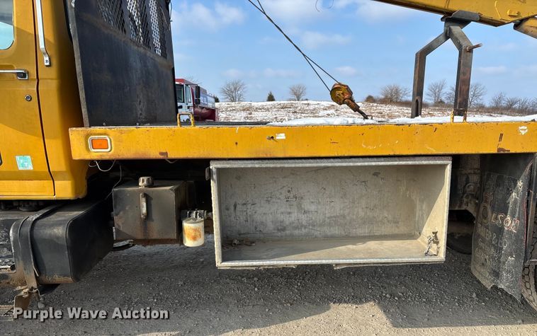 image for item FG0065 1996 Ford F-Series Flat bed truck with crane