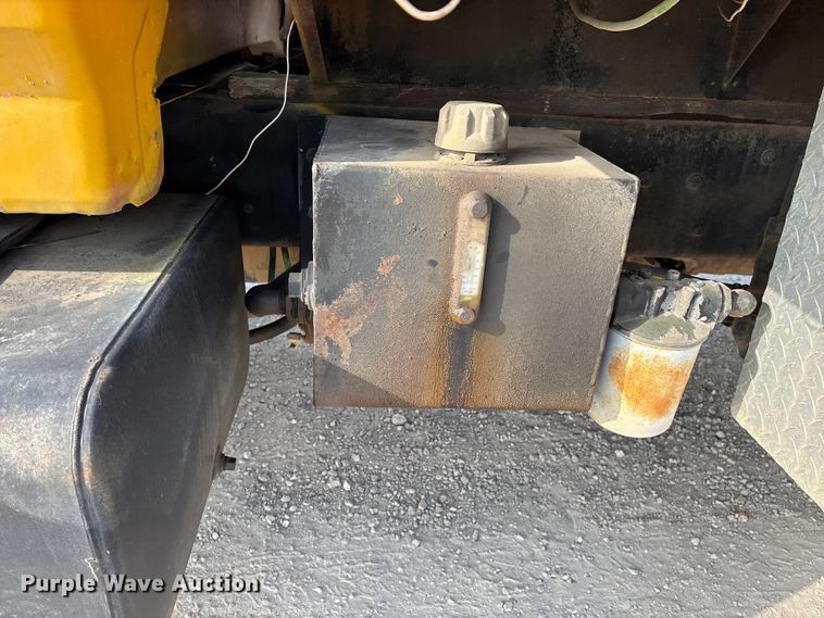 image for item FG0065 1996 Ford F-Series Flat bed truck with crane