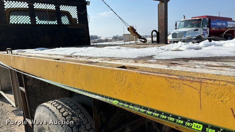 image for item FG0065 1996 Ford F-Series Flat bed truck with crane