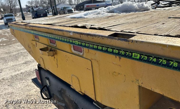 image for item FG0065 1996 Ford F-Series Flat bed truck with crane