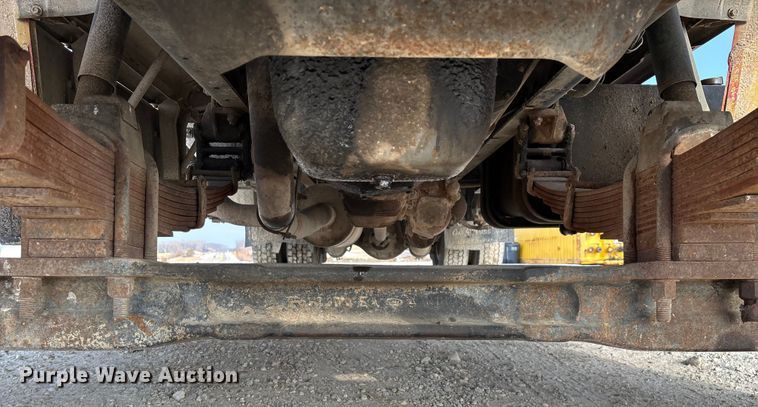 image for item FG0065 1996 Ford F-Series Flat bed truck with crane