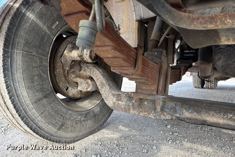 image for item FG0065 1996 Ford F-Series Flat bed truck with crane