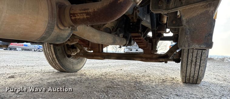 image for item FG0065 1996 Ford F-Series Flat bed truck with crane