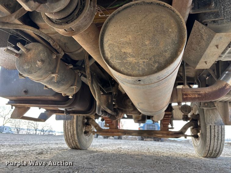 image for item FG0065 1996 Ford F-Series Flat bed truck with crane