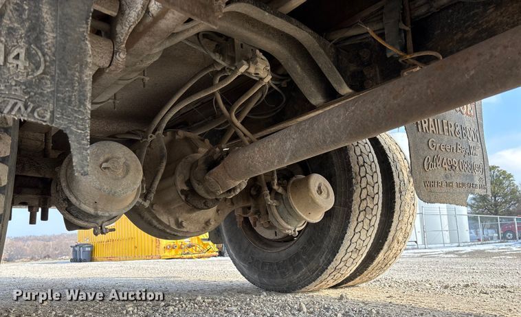 image for item FG0065 1996 Ford F-Series Flat bed truck with crane