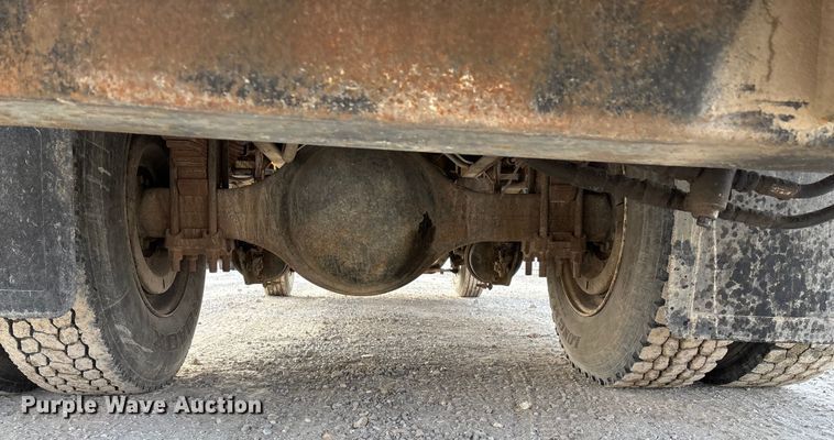 image for item FG0065 1996 Ford F-Series Flat bed truck with crane