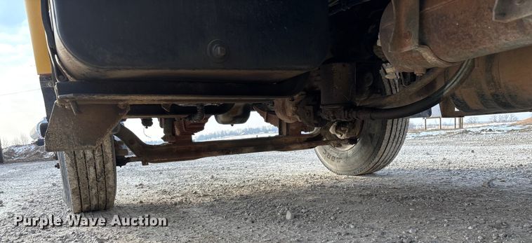 image for item FG0065 1996 Ford F-Series Flat bed truck with crane