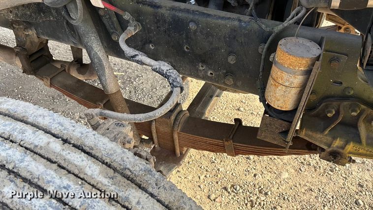 image for item FG0065 1996 Ford F-Series Flat bed truck with crane