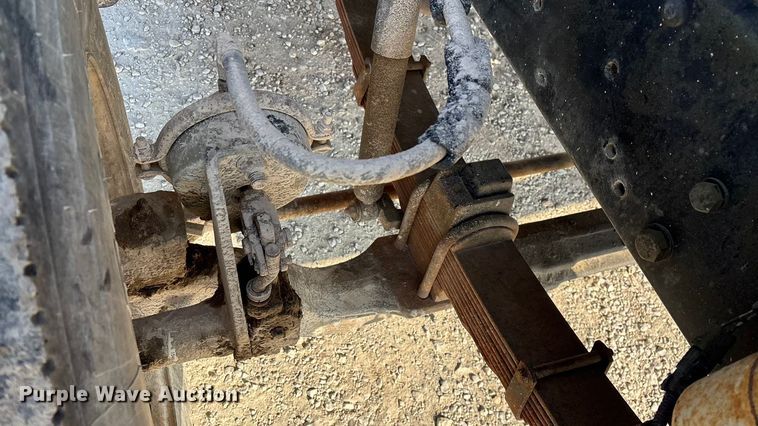 image for item FG0065 1996 Ford F-Series Flat bed truck with crane